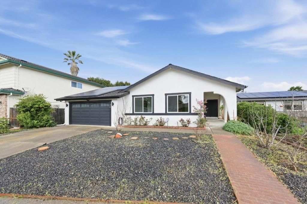 Image 3 of property listing at 843 Cedarwood Lane, Petaluma, CA 94954