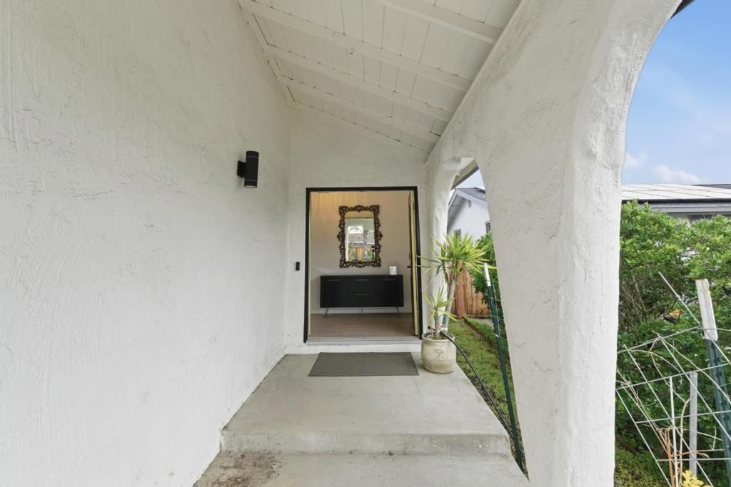 Image 4 of property listing at 843 Cedarwood Lane, Petaluma, CA 94954