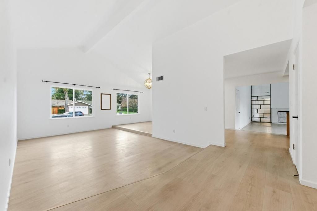 Image 6 of property listing at 843 Cedarwood Lane, Petaluma, CA 94954