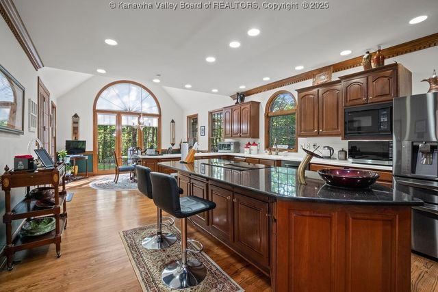 203 Quarry Ridge East Road, Charleston, WV 25304