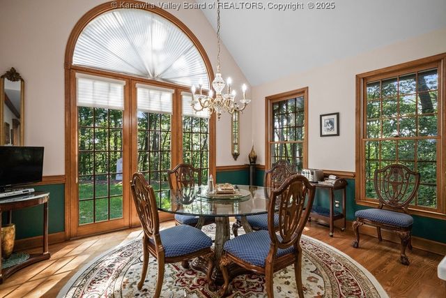 203 Quarry Ridge East Road, Charleston, WV 25304