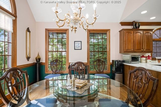 203 Quarry Ridge East Road, Charleston, WV 25304