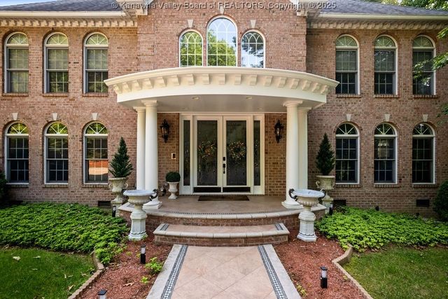 203 Quarry Ridge East Road, Charleston, WV 25304