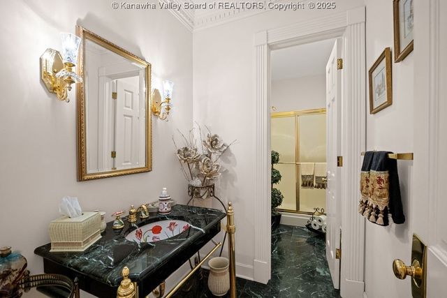 203 Quarry Ridge East Road, Charleston, WV 25304