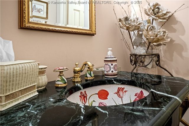 203 Quarry Ridge East Road, Charleston, WV 25304