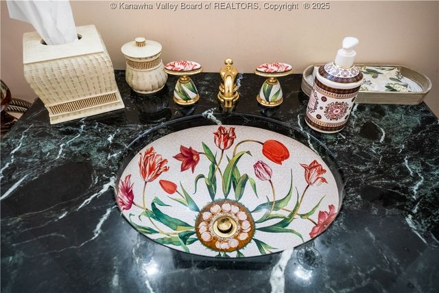 203 Quarry Ridge East Road, Charleston, WV 25304