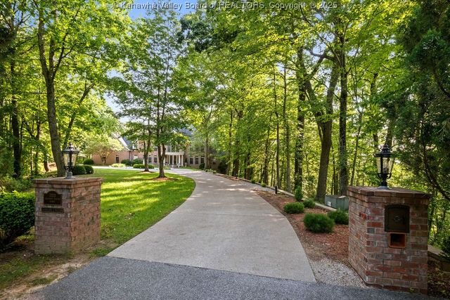 203 Quarry Ridge East Road, Charleston, WV 25304