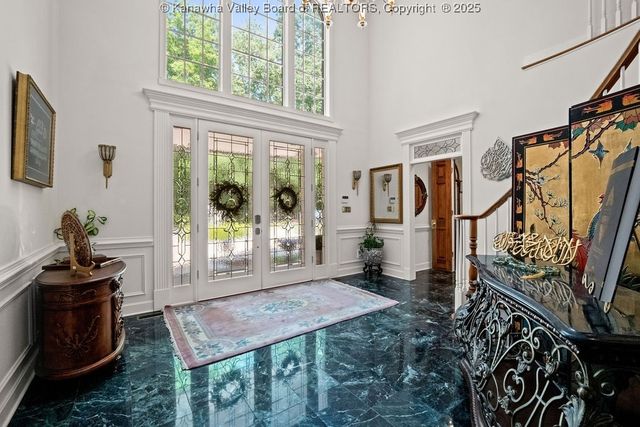 203 Quarry Ridge East Road, Charleston, WV 25304