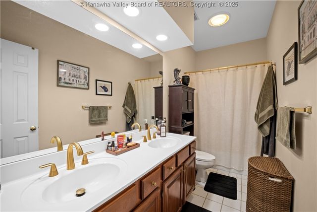 203 Quarry Ridge East Road, Charleston, WV 25304