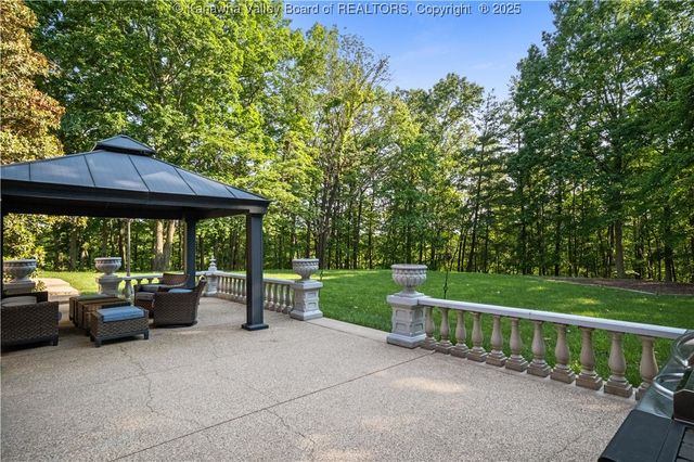 203 Quarry Ridge East Road, Charleston, WV 25304