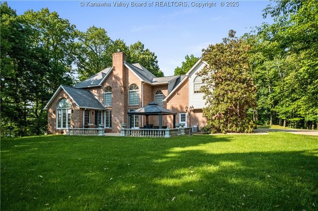 203 Quarry Ridge East Road, Charleston, WV 25304