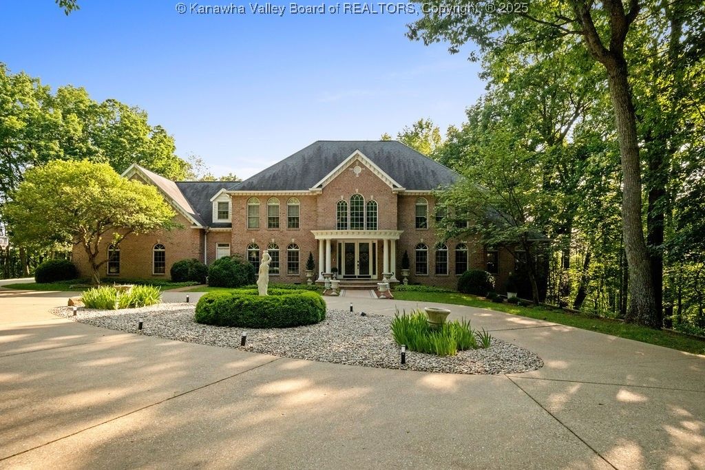 203 Quarry Ridge East Road, Charleston, WV 25304