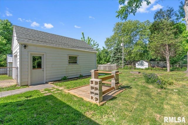 749 N WALNUT Street, Springfield, IL 62702