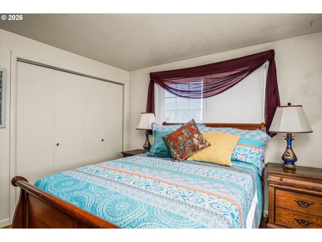 32120 COBURG BOTTOM LOOP Rd, Eugene, OR 97408