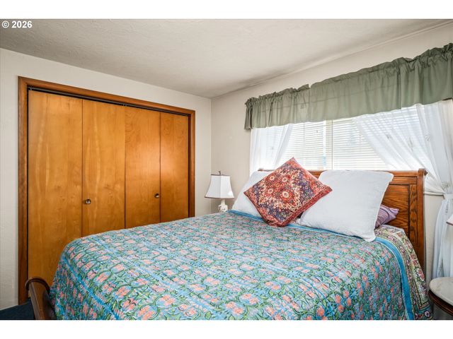 32120 COBURG BOTTOM LOOP Rd, Eugene, OR 97408