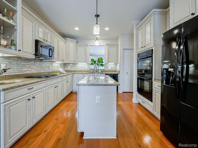 7212 Berry Field, West Bloomfield Charter Township, MI 48322
