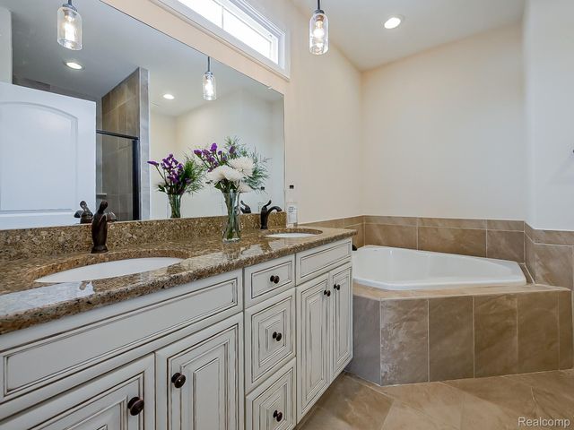 7212 Berry Field, West Bloomfield Charter Township, MI 48322