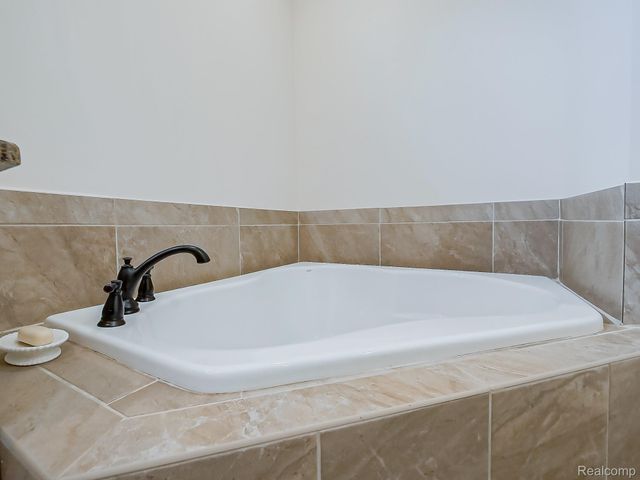 7212 Berry Field, West Bloomfield Charter Township, MI 48322