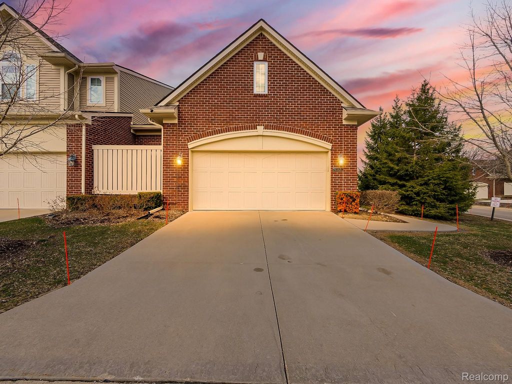 7212 Berry Field, West Bloomfield Charter Township, MI 48322