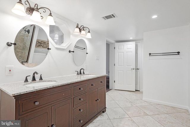 8115 KING ARTHURS CT, Manassas, VA 20112