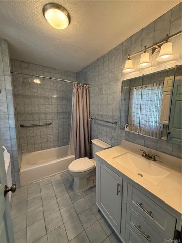 35 S Franklin Avenue, Valley Stream, NY 11580