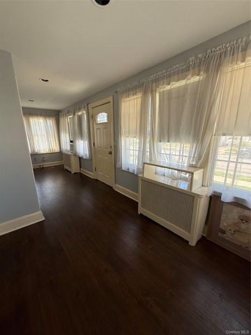 35 S Franklin Avenue, Valley Stream, NY 11580