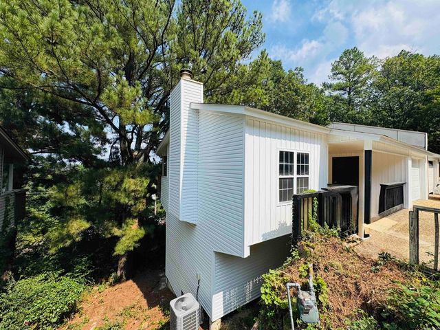 1105 N Oaks Lane, North Little Rock, AR 72118