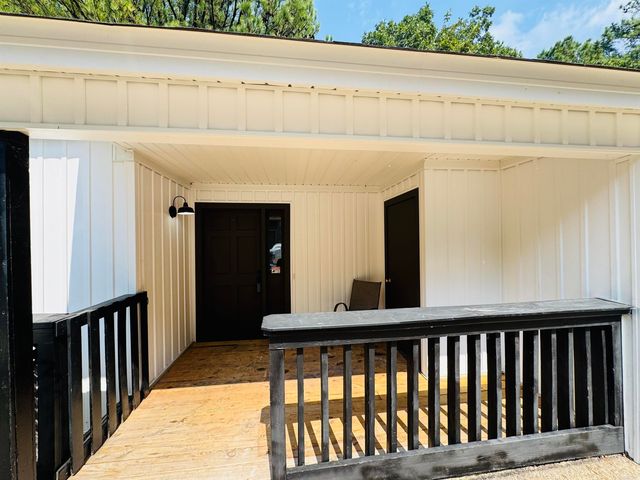 1105 N Oaks Lane, North Little Rock, AR 72118