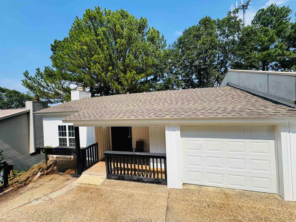 1105 N Oaks Lane, North Little Rock, AR 72118