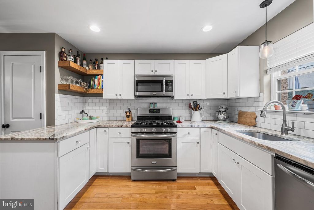 1925 S SARTAIN ST, Philadelphia, PA 19148 — photo 3