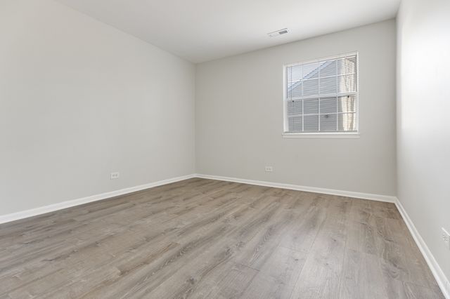 63 N Victoria Lane A, Streamwood, IL 60107