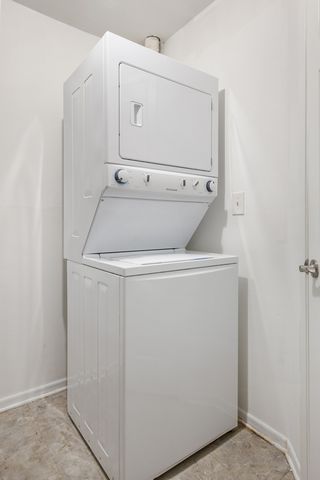 63 N Victoria Lane A, Streamwood, IL 60107