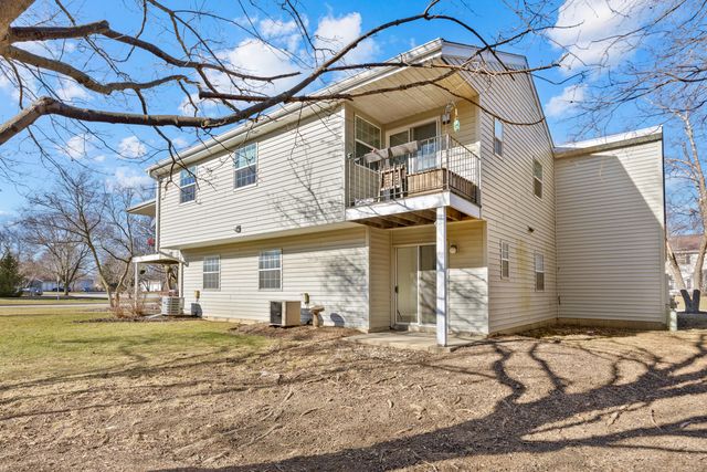 63 N Victoria Lane A, Streamwood, IL 60107