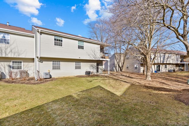 63 N Victoria Lane A, Streamwood, IL 60107