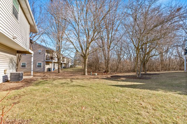 63 N Victoria Lane A, Streamwood, IL 60107