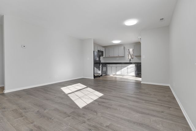 63 N Victoria Lane A, Streamwood, IL 60107