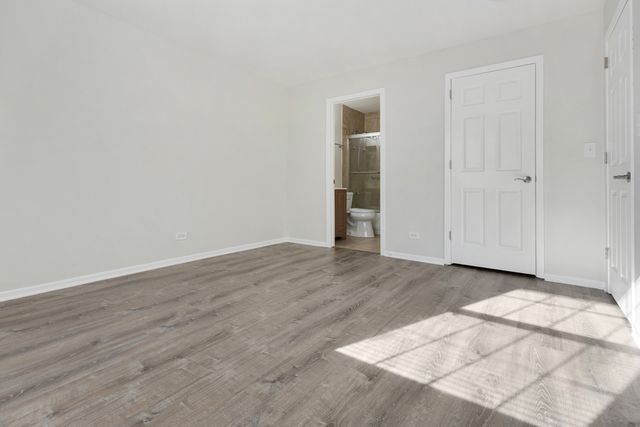 63 N Victoria Lane A, Streamwood, IL 60107