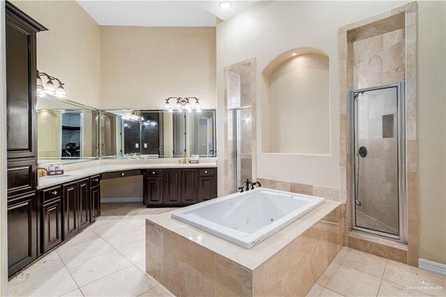 2806 Woods Drive South, Edinburg, TX 78542