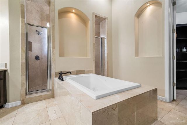 2806 Woods Drive South, Edinburg, TX 78542