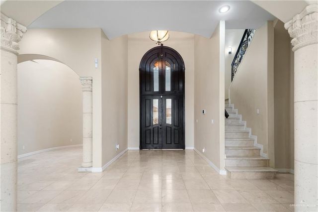 2806 Woods Drive South, Edinburg, TX 78542