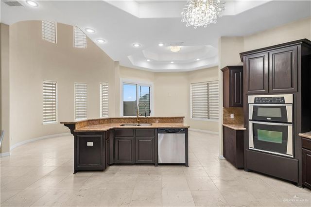 2806 Woods Drive South, Edinburg, TX 78542