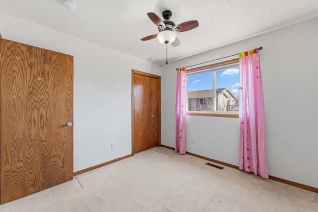 496 Braeburn Drive, Shakopee, MN 55379