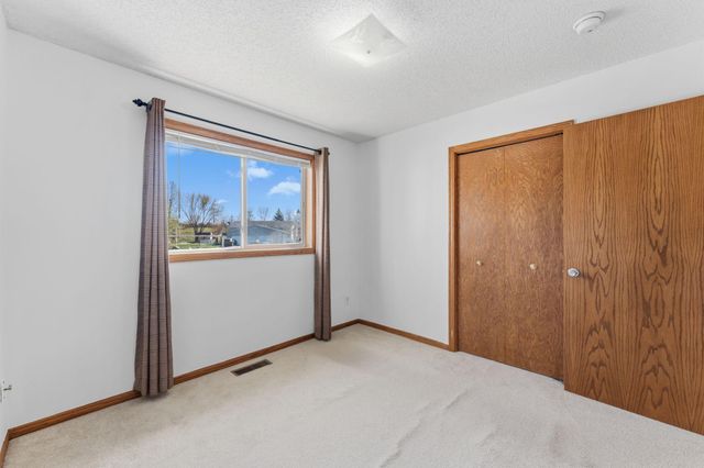 496 Braeburn Drive, Shakopee, MN 55379