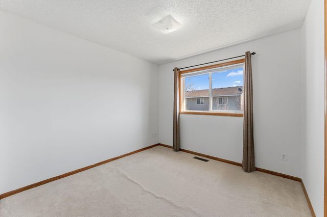 496 Braeburn Drive, Shakopee, MN 55379
