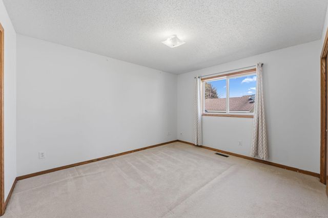 496 Braeburn Drive, Shakopee, MN 55379