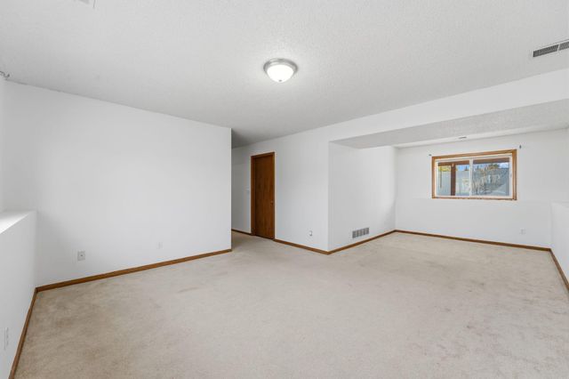 496 Braeburn Drive, Shakopee, MN 55379