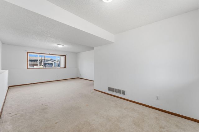 496 Braeburn Drive, Shakopee, MN 55379