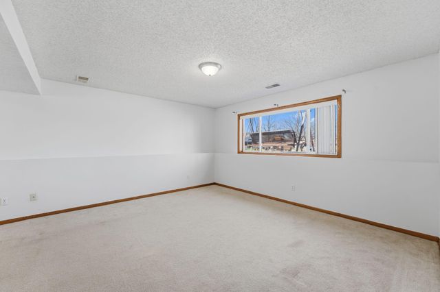 496 Braeburn Drive, Shakopee, MN 55379