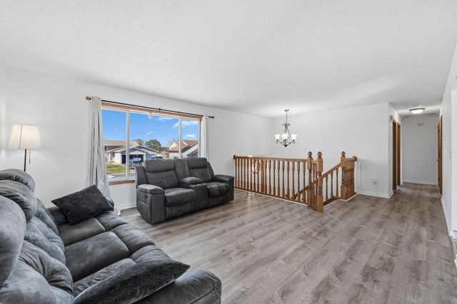 496 Braeburn Drive, Shakopee, MN 55379
