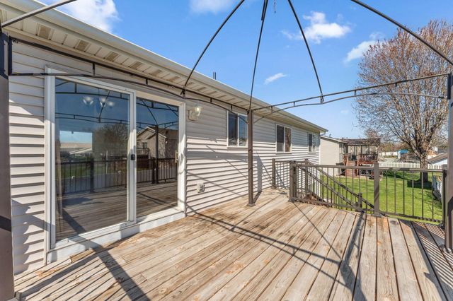 496 Braeburn Drive, Shakopee, MN 55379